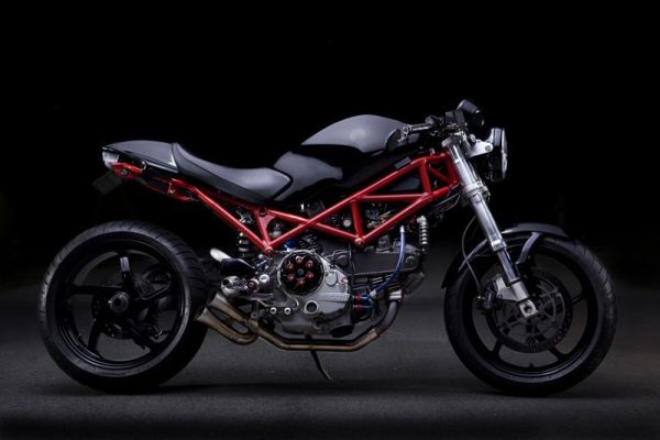 analog-motorcycles-ducati-sr2-monster-102717BDCC-107D-DD94-9E3F-22ED23B19FB3.jpg